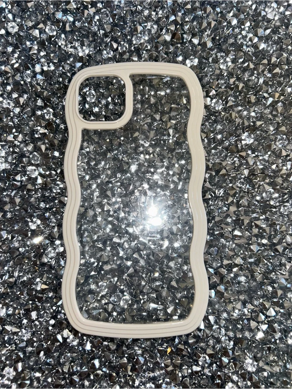 iPhone 15 plus Clear Wavy Edge Phone Case - White Trim